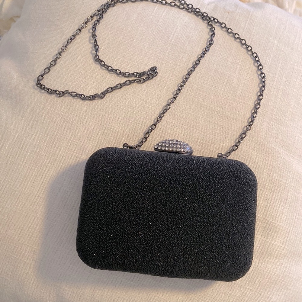 La Regale special occasion handbag with long detachable chain strap. New!